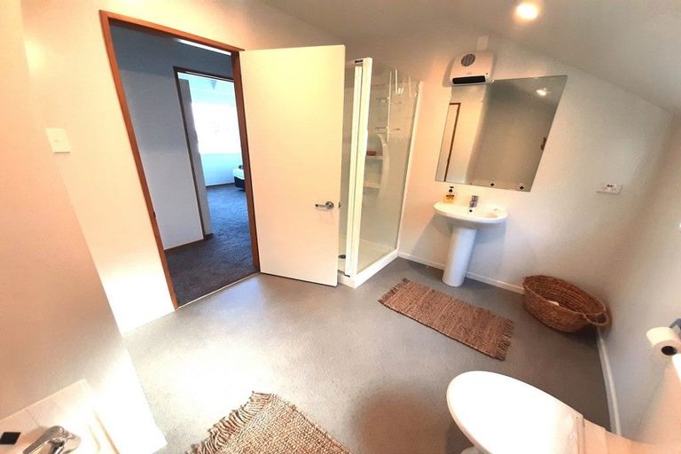 Photo of property in 32 Avalon Crescent, Fernhill, Queenstown, 9300