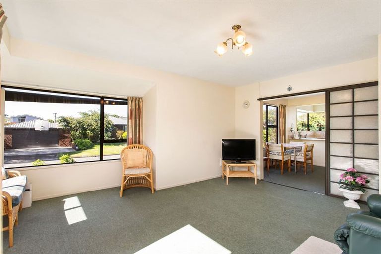 Photo of property in 1/6 Gatonby Place, Avonhead, Christchurch, 8042