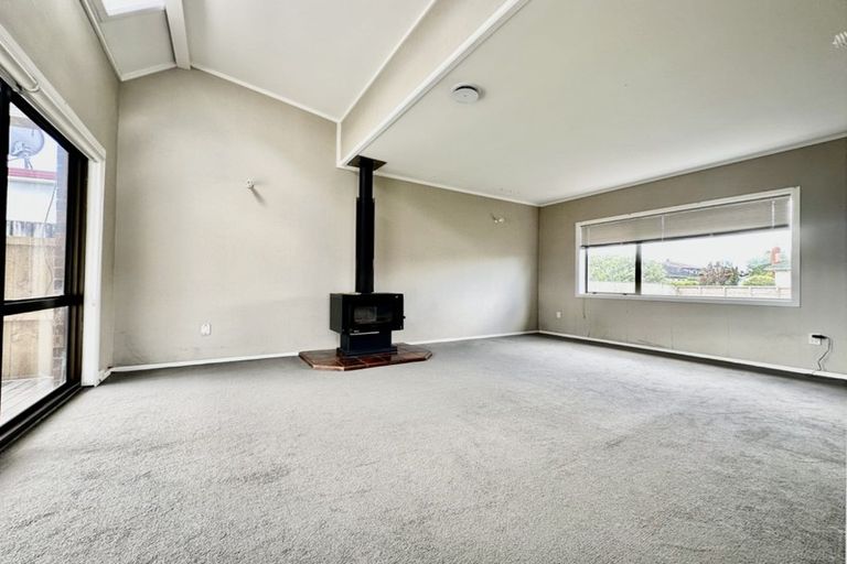 Photo of property in 10 Nicholson Avenue, Papatoetoe, Auckland, 2025