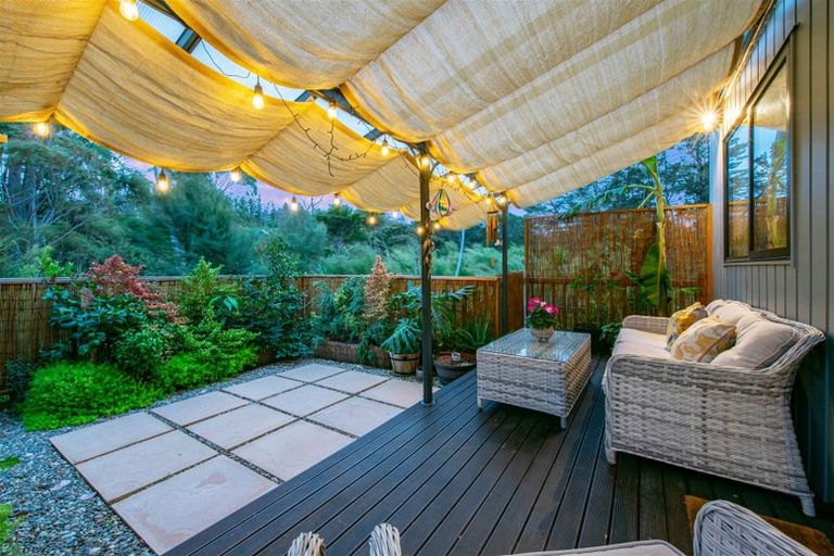 Photo of property in 11 Kaimai Avenue, Massey, Auckland, 0614