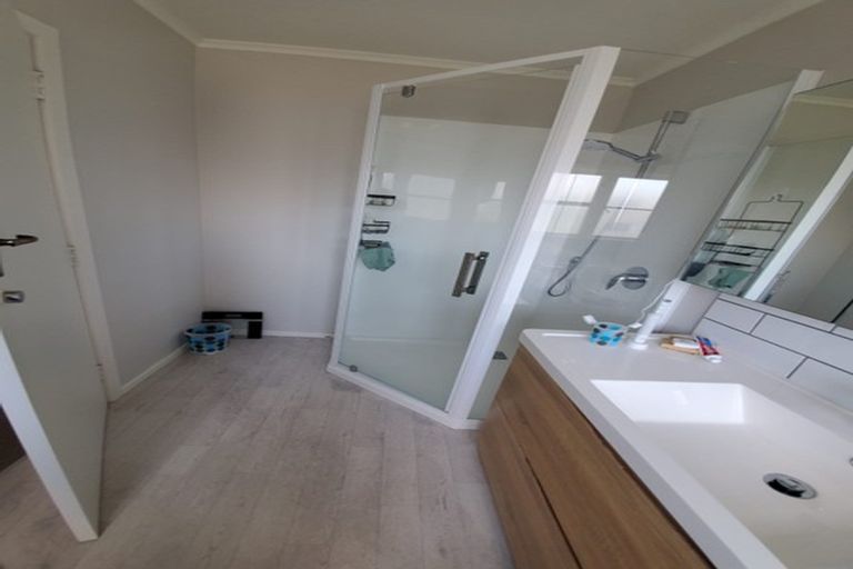 Photo of property in 40 Abbotleigh Avenue, Te Atatu Peninsula, Auckland, 0610