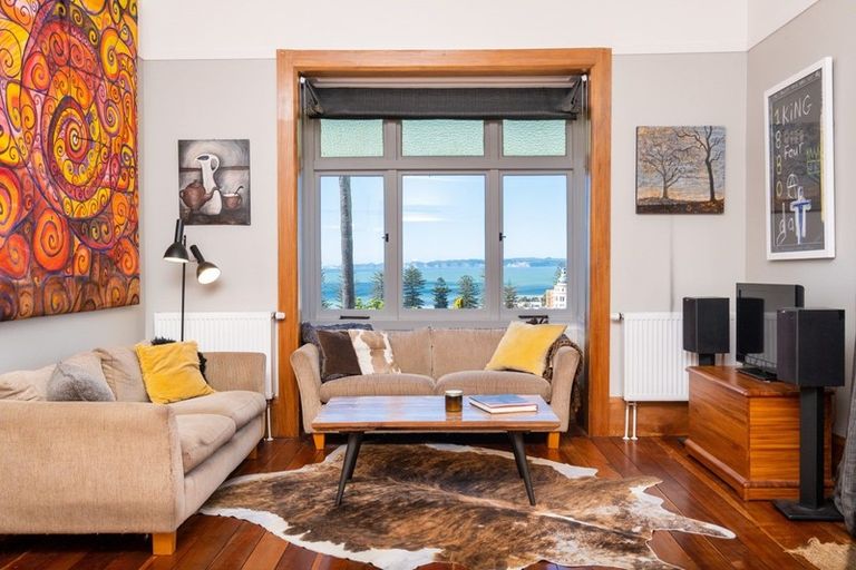 Photo of property in 16 Brewster Street, Bluff Hill, Napier, 4110