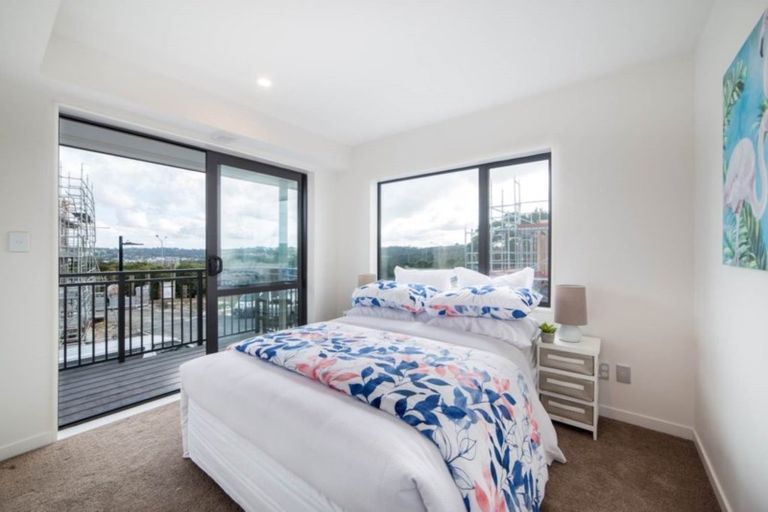 Photo of property in 128 Mcclymonts Road, Oteha, Auckland, 0632