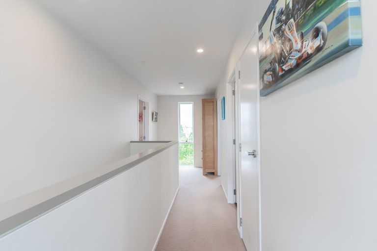 Photo of property in 5 Stitchbird Crescent, Papakura, 2110