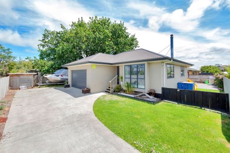 Photo of property in 38 Raabia Close, Parakai, 0830