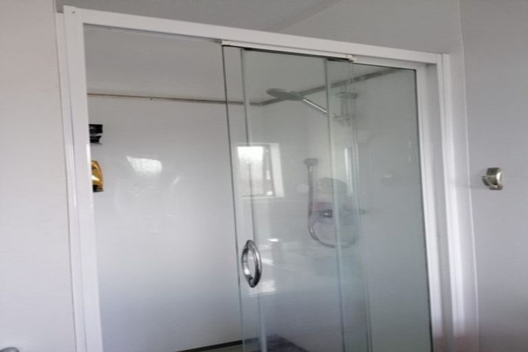 Photo of property in 70 Dalwhinnie Parade, Highland Park, Auckland, 2010