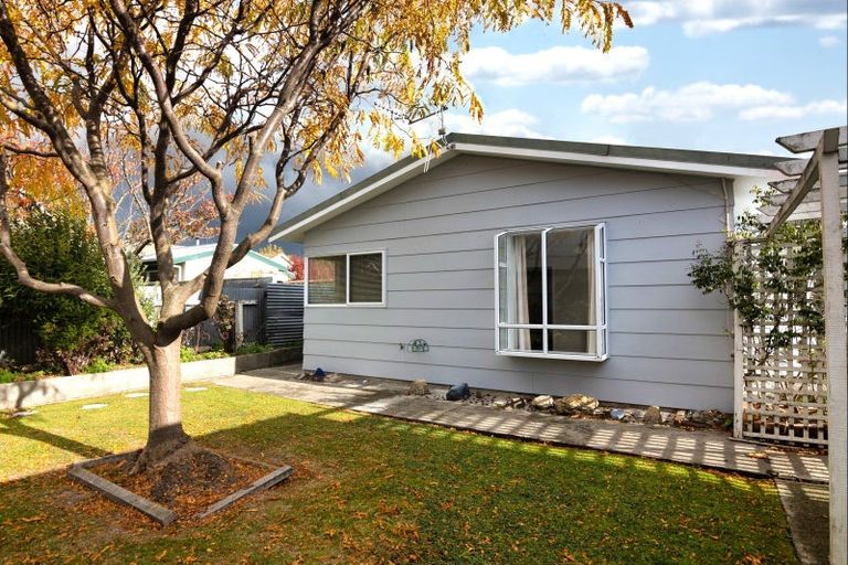 Photo of property in 19 Coromandel Court, Roslyn, Palmerston North, 4414
