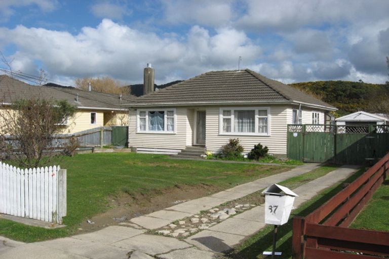 Photo of property in 37 Wellington Road, Wainuiomata, Lower Hutt, 5014