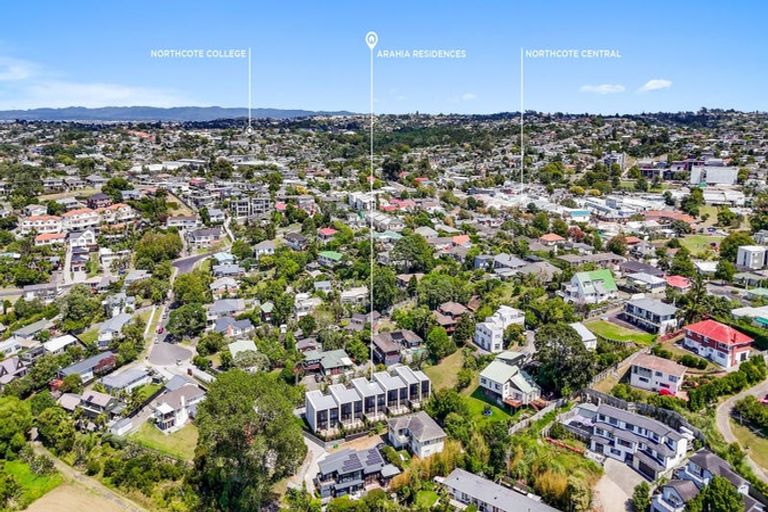 Photo of property in 21d Arahia Street, Northcote, Auckland, 0627