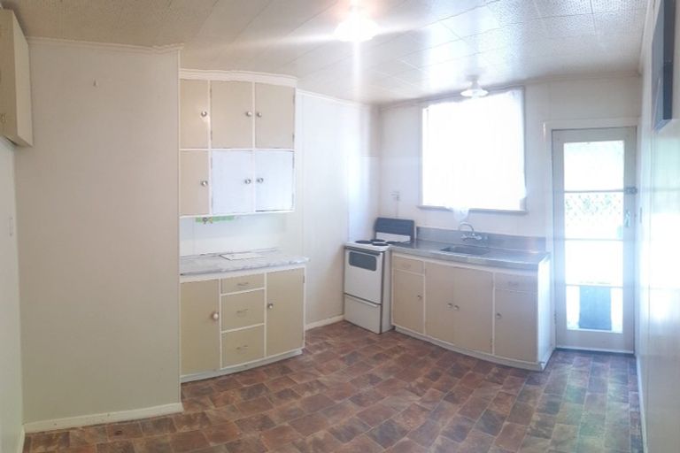 Photo of property in 115-117 Shakespeare Road, Bluff Hill, Napier, 4110