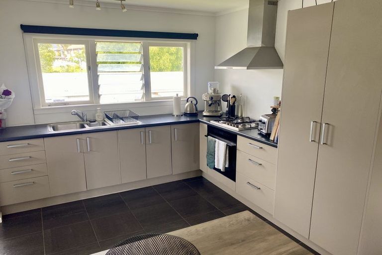 Photo of property in 73a Awaroa Road, Helensville, 0800