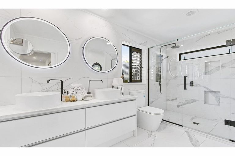 Photo of property in 82 Bay Street, Red Beach, 0932