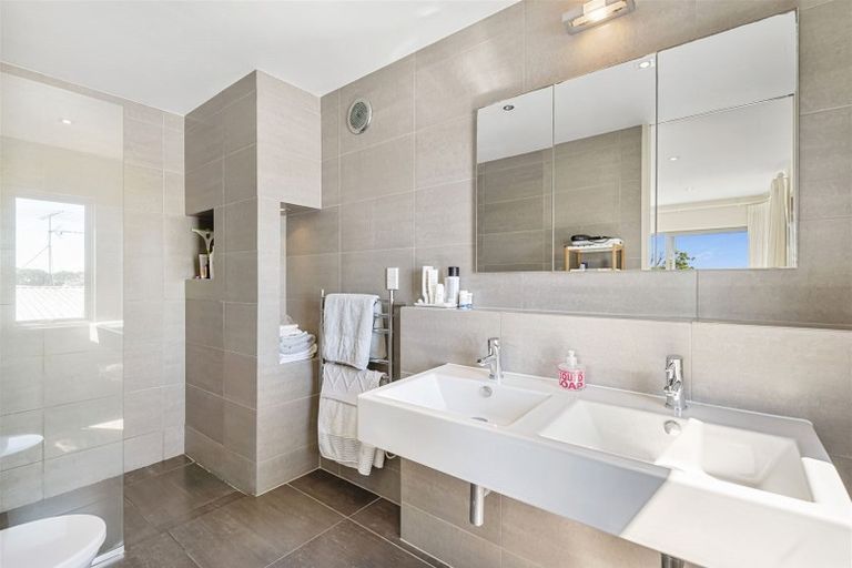 Photo of property in 87b Castor Bay Road, Castor Bay, Auckland, 0620