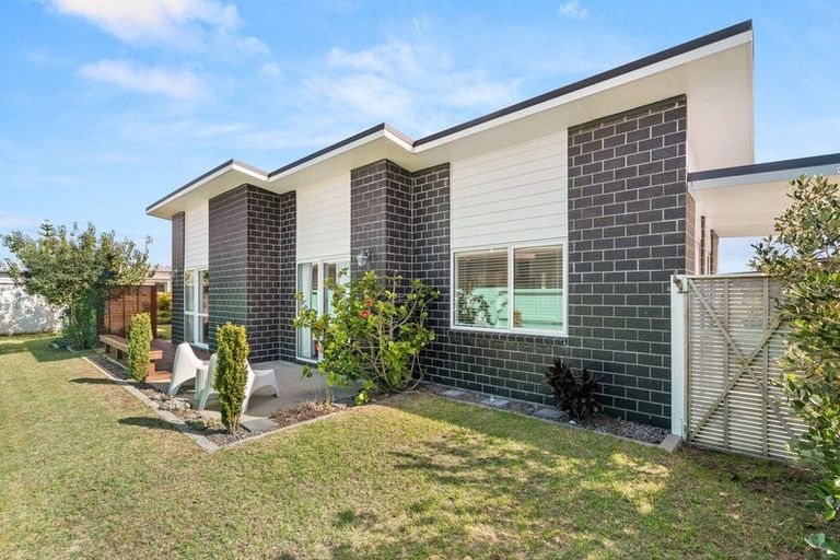 Photo of property in 2 Coprosma Close, Papamoa Beach, Papamoa, 3118