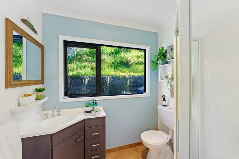 Photo of property in 4 Leanne Way, Waikanae Beach, Waikanae, 5036