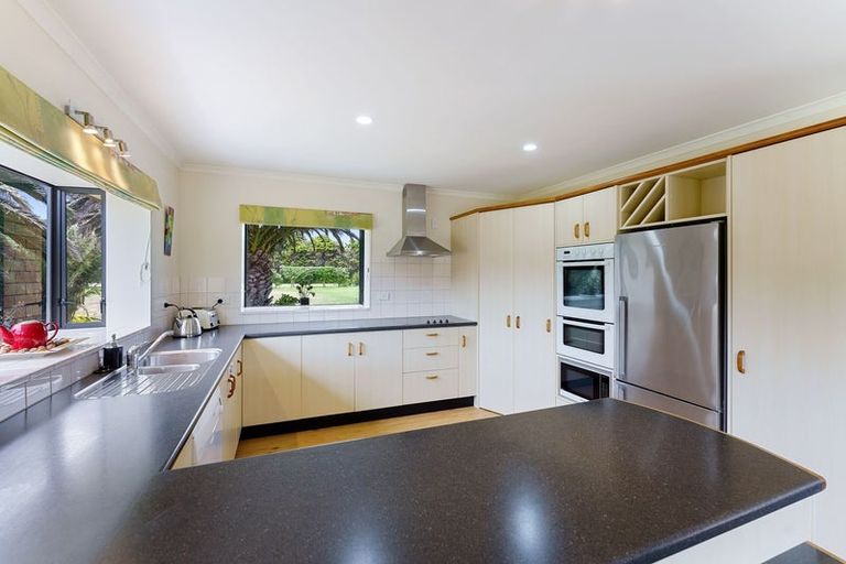 Photo of property in 47 Rutherford Drive, Waikanae Beach, Waikanae, 5036