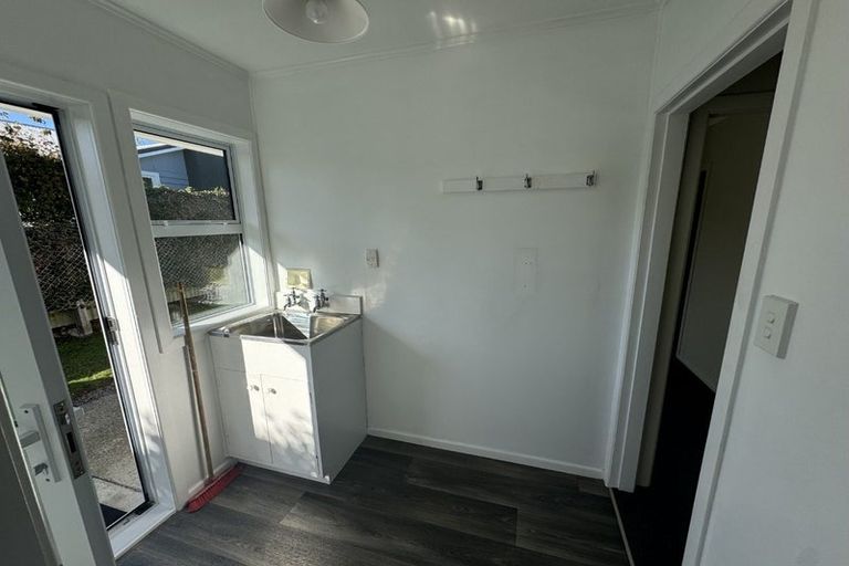 Photo of property in 1 Nikau Road, Waikanae, 5036