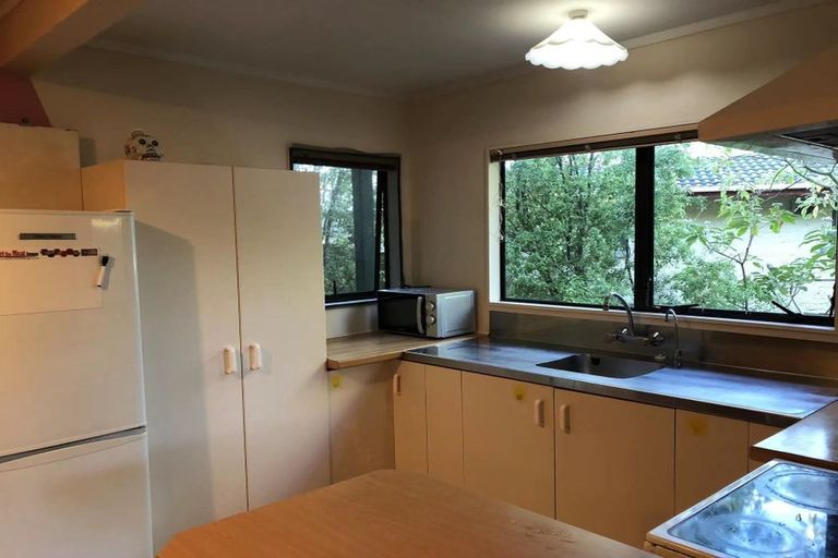 Photo of property in 37 Sunset Road, Totara Vale, Auckland, 0632