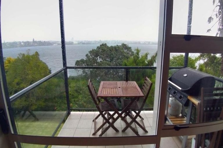 Photo of property in 2/198 Hurstmere Road, Takapuna, Auckland, 0622