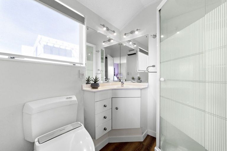 Photo of property in 89 Ashton Fitchett Drive, Brooklyn, Wellington, 6021