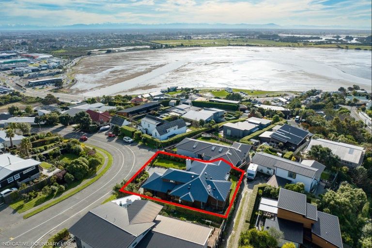 Photo of property in 43 Cannon Hill Crescent, Mount Pleasant, Christchurch, 8081