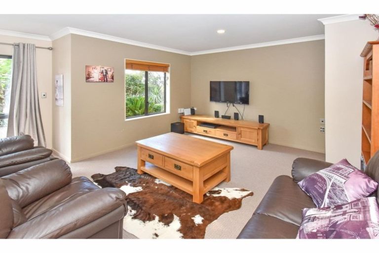 Photo of property in 26 Norm Pellow Drive, Manurewa, Auckland, 2105