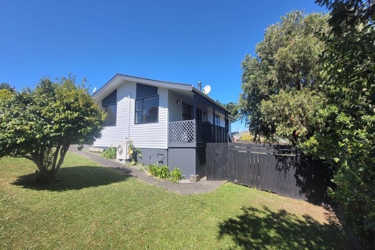 Photo of property in 10 Sombrero View, Ascot Park, Porirua, 5024