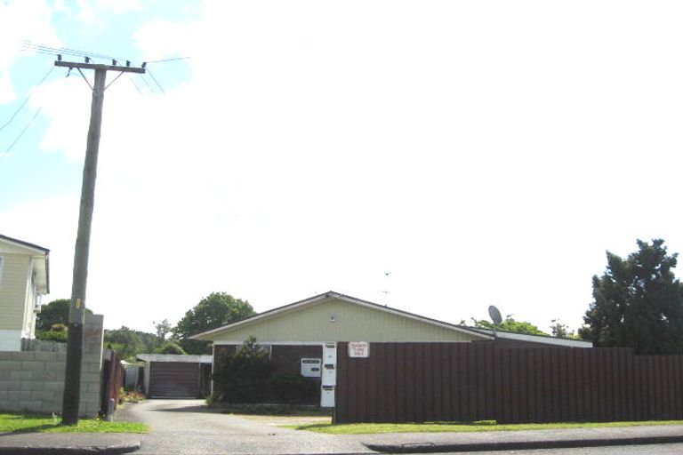 Photo of property in 2/82 Porchester Road, Papakura, 2110