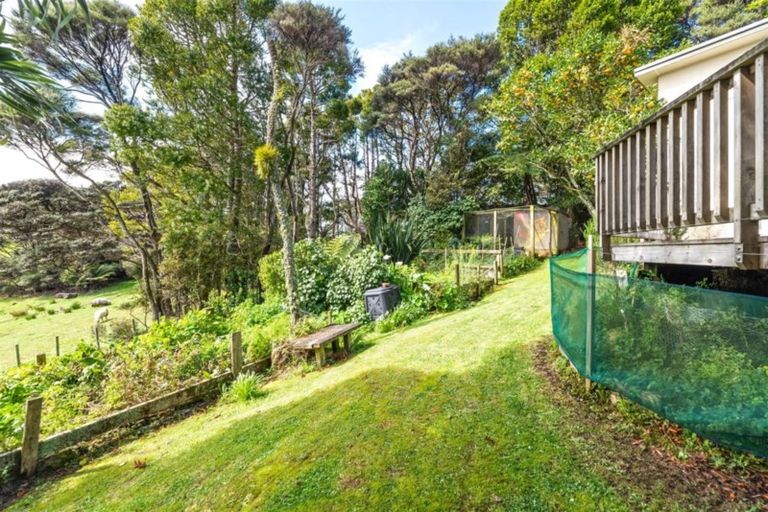 Photo of property in 136 Piha Road, Piha, New Lynn, 0772