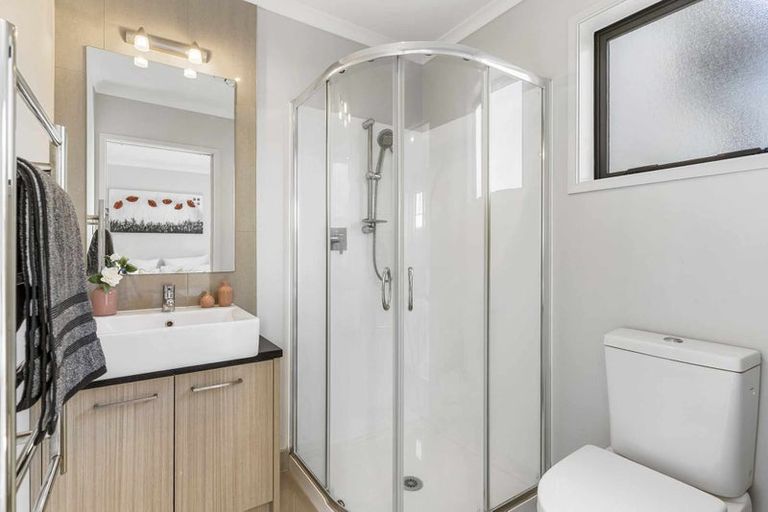 Photo of property in 16 Hirimate Place, Flat Bush, Auckland, 2019