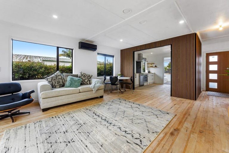 Photo of property in 4 Rere Place, Parakai, 0830