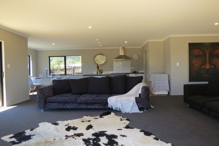 Photo of property in 19 Victoria Street, Coromandel, 3506