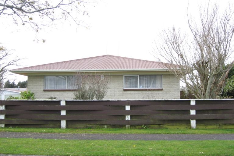 Photo of property in 10 Kowhai Street, Inglewood, 4330