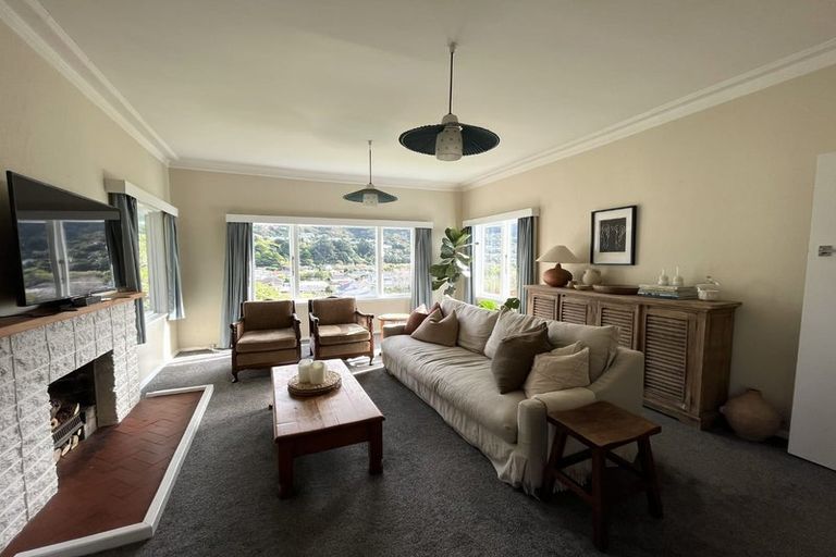 Photo of property in 18 Hinau Street, Tawa, Wellington, 5028