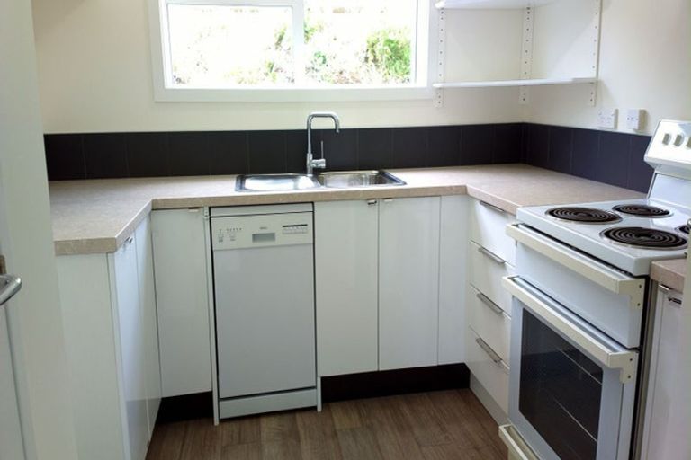 Photo of property in 1/43 Edgecombe Street, Newlands, Wellington, 6037