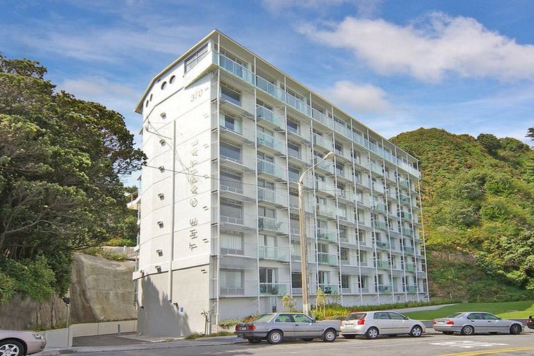 Photo of property in The Capital, 370 Oriental Parade, Oriental Bay, Wellington, 6011