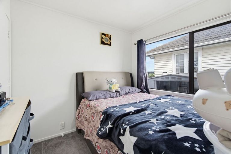 Photo of property in 2/31 Solveig Place, Randwick Park, Auckland, 2105