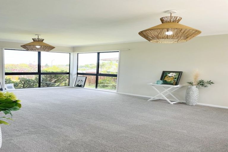 Photo of property in 21 Woodview Rise, Botany Downs, Auckland, 2010