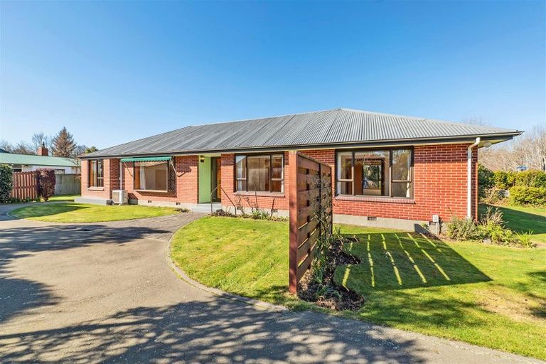 Photo of property in 27 Lochee Road, Upper Riccarton, Christchurch, 8041