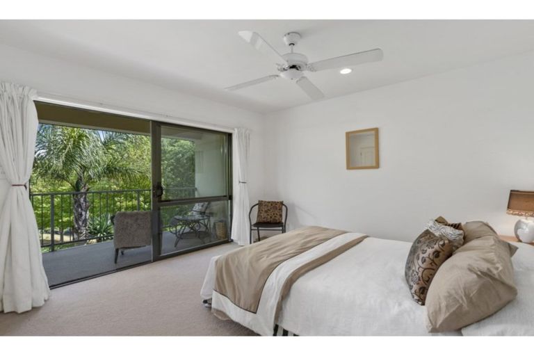 Photo of property in 2/90 Albany Highway, Greenhithe, Auckland, 0632
