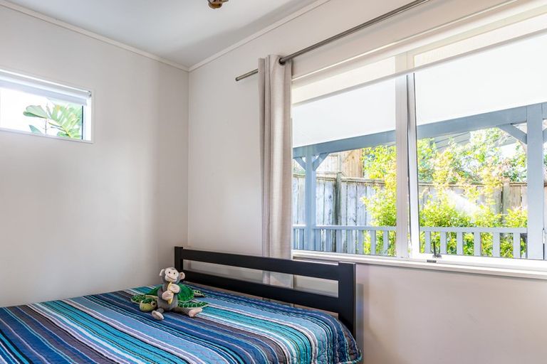 Photo of property in 1/34 Lambrown Drive, Totara Vale, Auckland, 0629