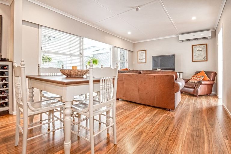 Photo of property in 108 Conway Street, Mayfair, Hastings, 4122