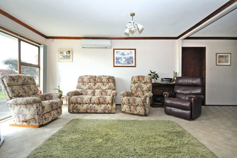 Photo of property in 1/18 Glengowan Place, Conifer Grove, Takanini, 2112