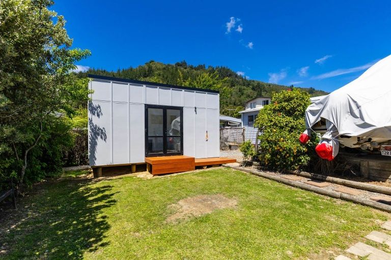 Photo of property in 168 Waikawa Road, Picton, 7220