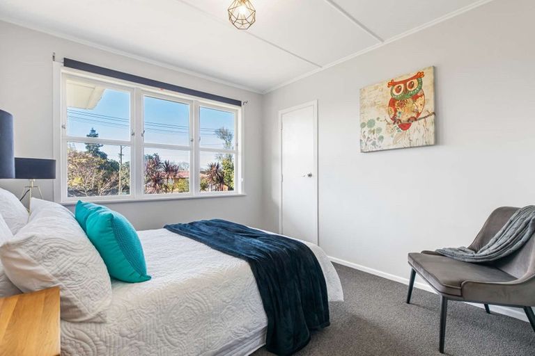 Photo of property in 5 Toatoa Place, Mangere Bridge, Auckland, 2022