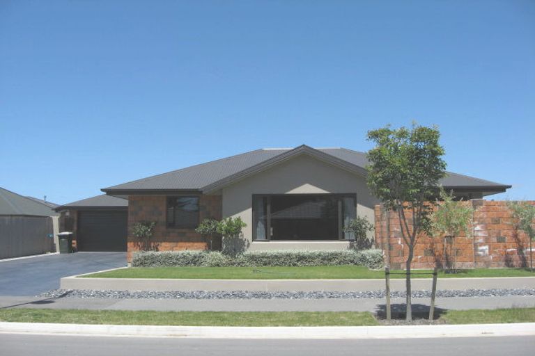 Photo of property in 17 Reka Street, Parklands, Christchurch, 8083