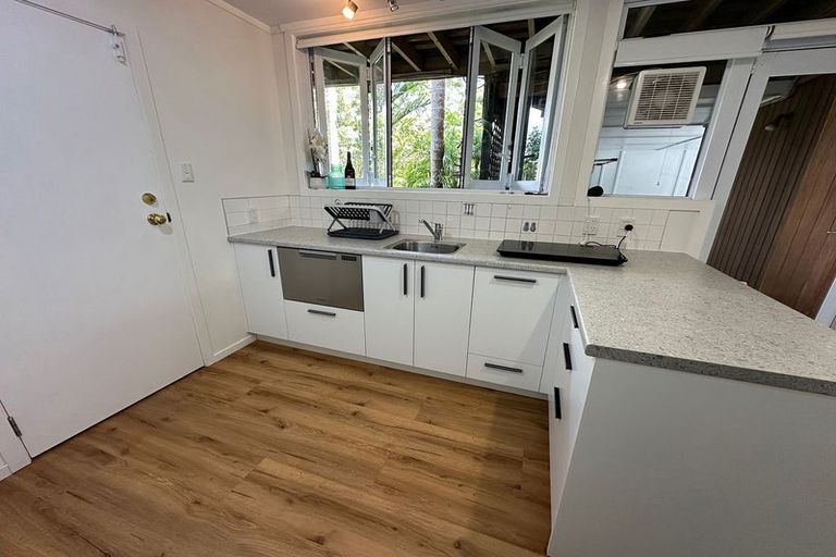 Photo of property in 11 Roberts Road, Glenfield, Auckland, 0629