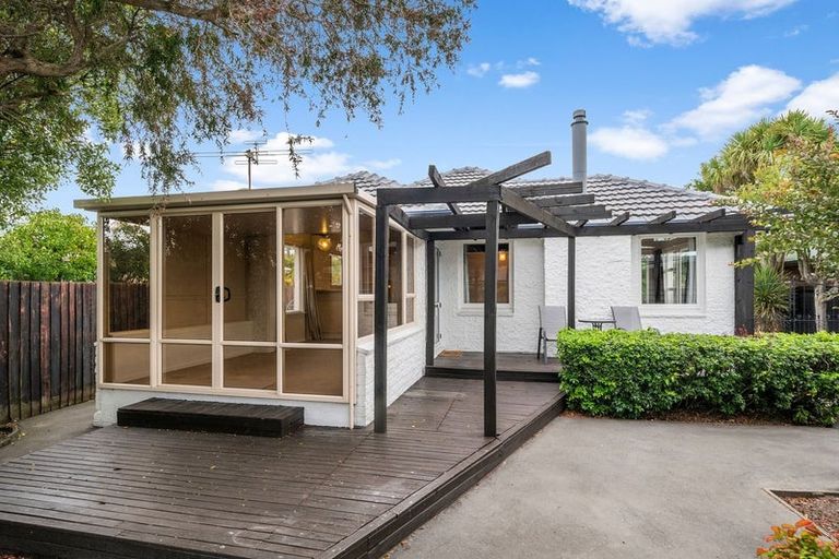 Photo of property in 77 Farquhars Road, Redwood, Christchurch, 8051
