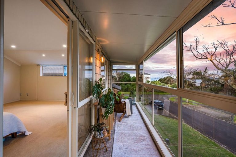 Photo of property in 18 Tollana Road, Te Atatu Peninsula, Auckland, 0610