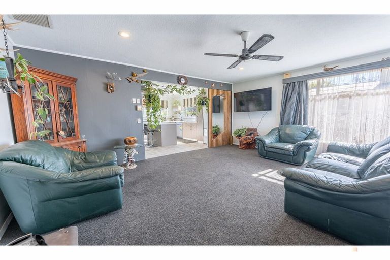 Photo of property in 1 Regent Street, Waimate, 7924